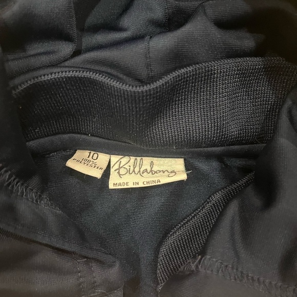 [10]Billabong Women’s Navy, Red, and White Hoodie - Picture 2 of 5